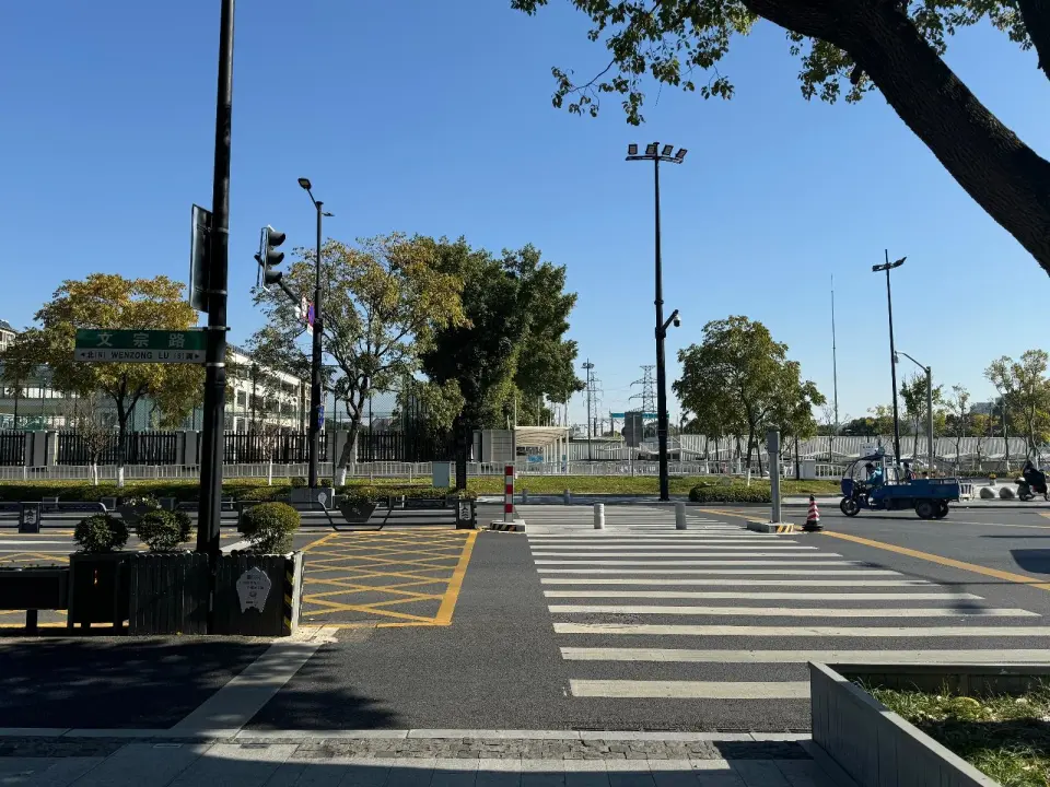 浙江胸外科主任刘磊车祸逝世，肇事车主因看手机被控制，将举行遗体告别仪式