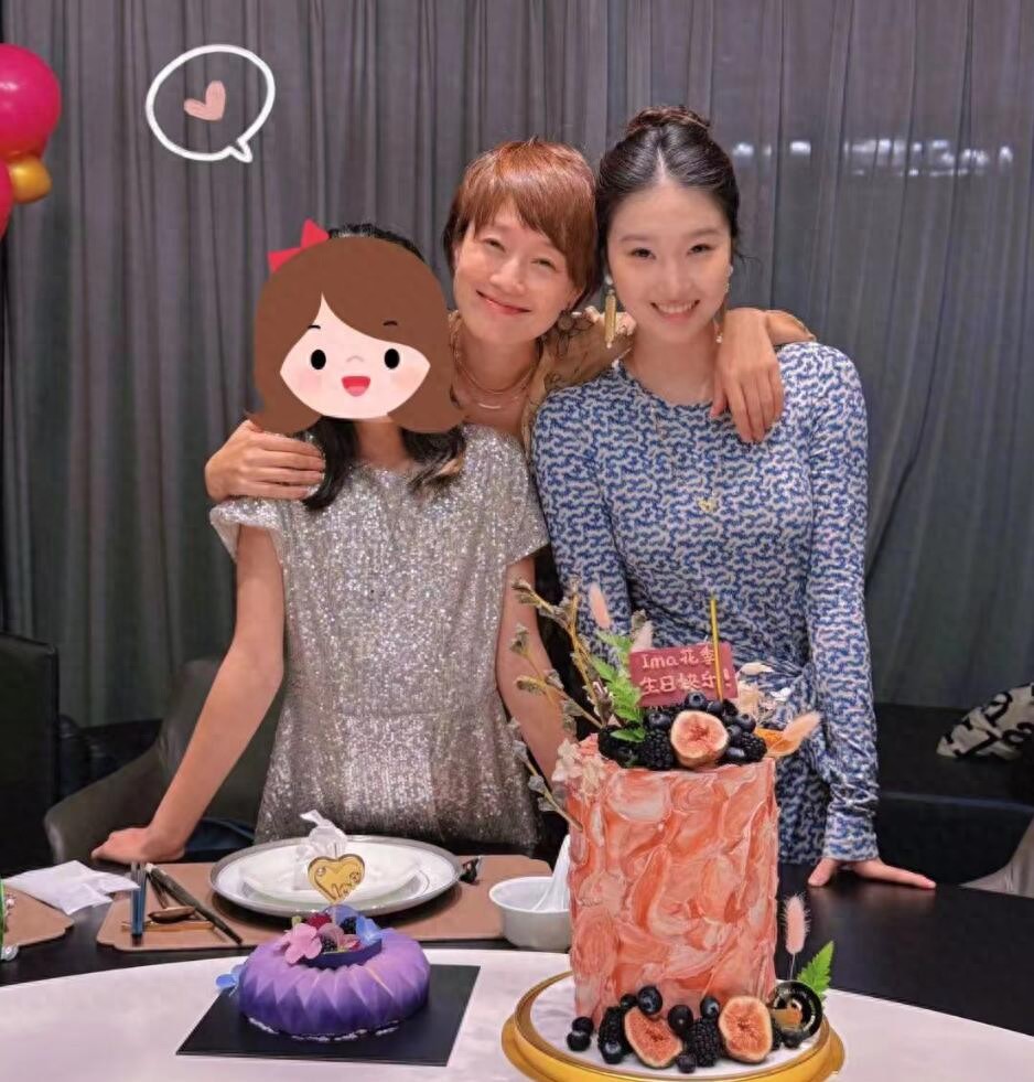 马伊琍女儿文君竹16岁生日庆典，与父母温馨合影曝光  第1张