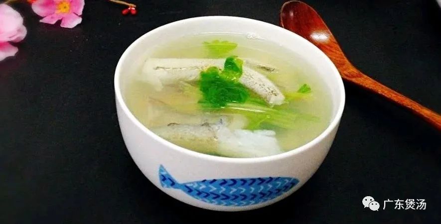 鱼汤性价比高且营养丰富，推荐芹菜九肚鱼汤做法  第1张