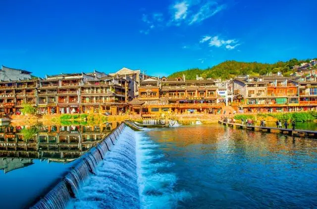 凤凰古城在哪省？湖南西南部的它的旅游攻略在此  第1张