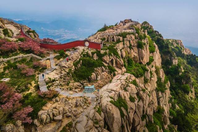 探秘五岳三山：名称由来、地理位置与特色全解析  第1张