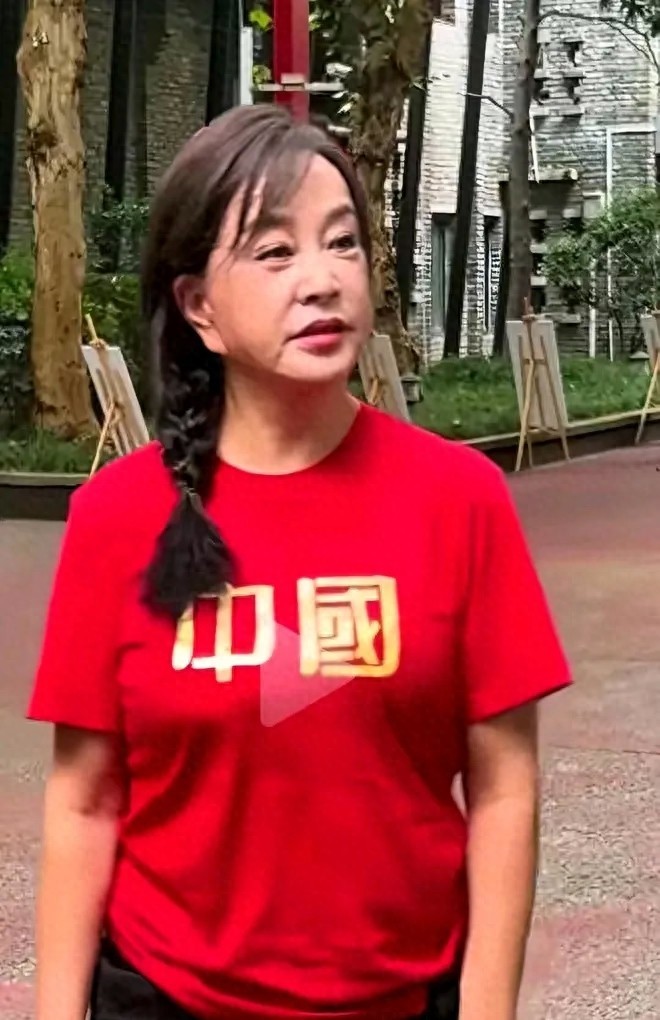 刘晓庆：从青春风华到古稀岁月，演艺生涯的璀璨传奇  第2张