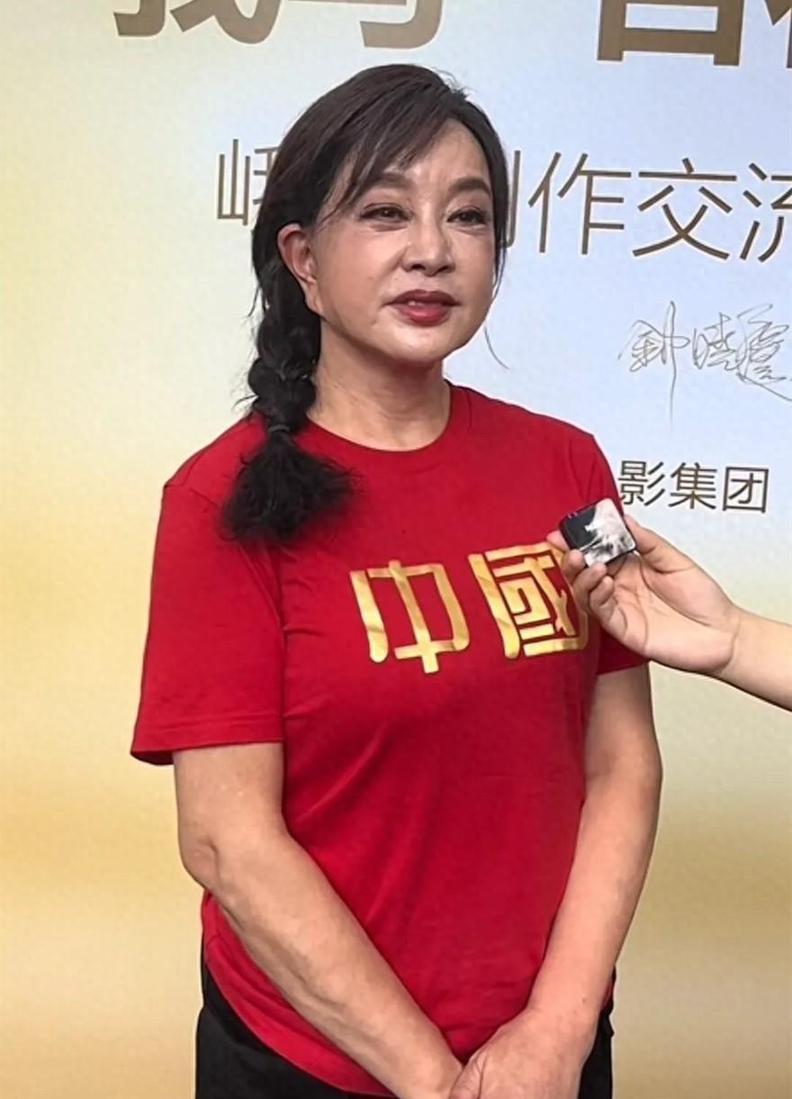 刘晓庆：从青春风华到古稀岁月，演艺生涯的璀璨传奇  第4张