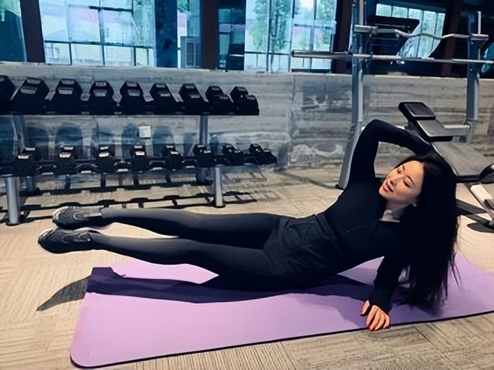 朱珠的珠圆玉润身材：打破娱乐圈纤瘦审美，缓解女性身材焦虑  第13张