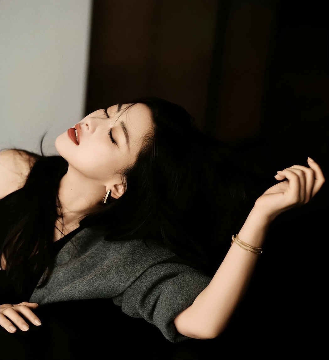 朱珠的珠圆玉润身材：打破娱乐圈纤瘦审美，缓解女性身材焦虑  第10张