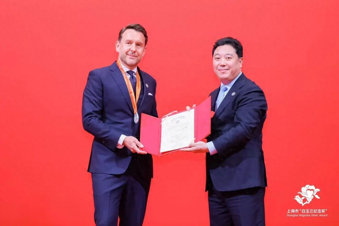 2024年上海市白玉兰纪念奖颁授仪式隆重举行，50位外籍人士获殊荣  第1张