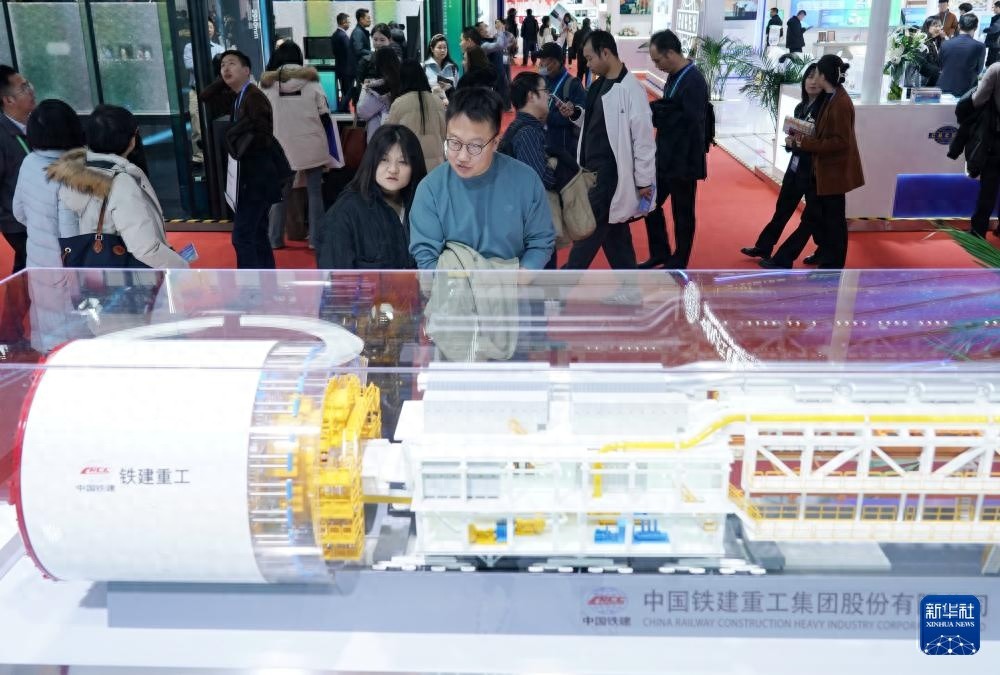 第二届中国国际供应链促进博览会先进制造链展区展示国产超大直径盾构机模型  第1张