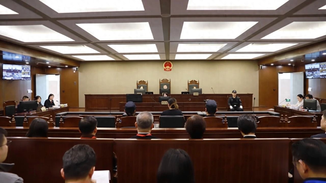 追星诈骗案揭秘：圈内大粉利用内部渠道诈骗粉丝，庭审现场曝光  第1张