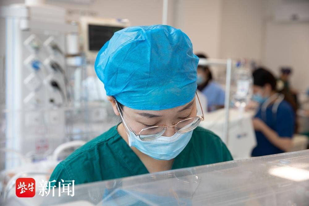 南通市海安市曲塘镇惊险救幼童事件：护士张文娣获赠锦旗感恩  第2张