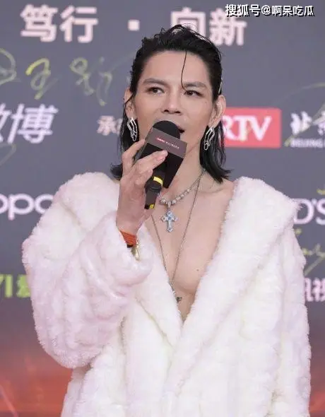 向佐造型引热议，网友调侃与郭碧婷关系，耐心回应媒体采访  第1张