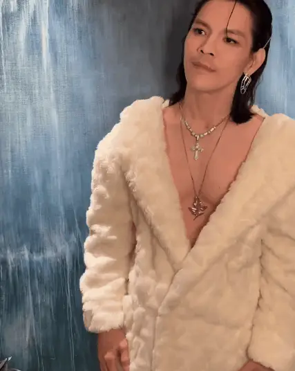 向佐造型引热议，网友调侃与郭碧婷关系，耐心回应媒体采访  第3张