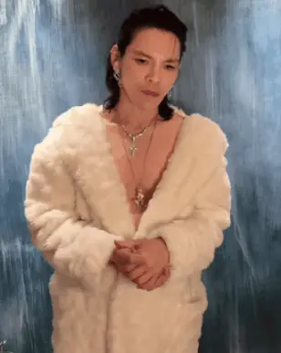 向佐造型引热议，网友调侃与郭碧婷关系，耐心回应媒体采访  第4张