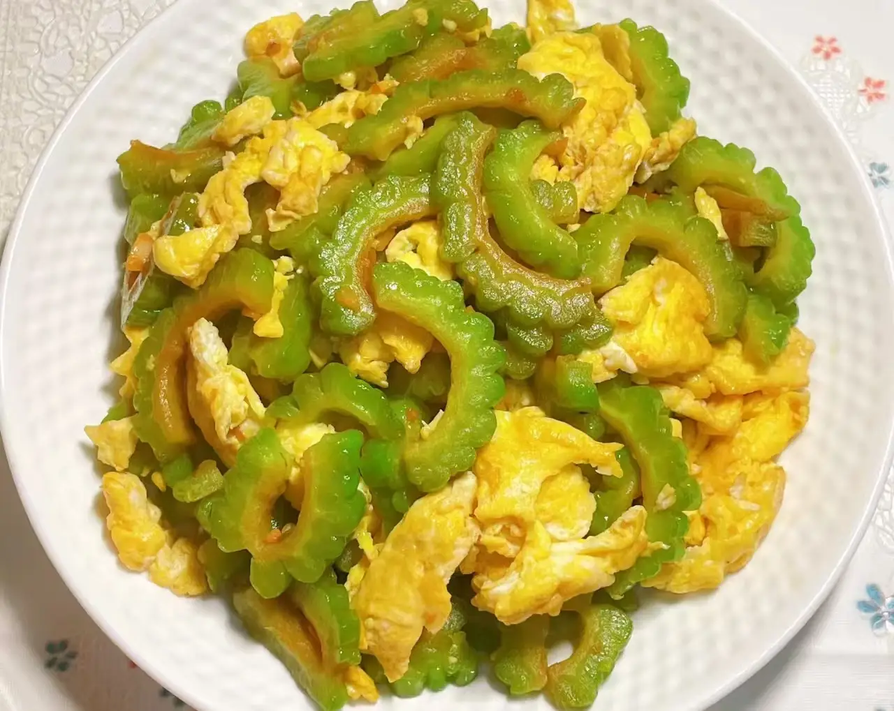 5种对皮肤好的食物推荐：苦瓜、折耳根等，女人常吃皮肤细腻有光泽  第1张