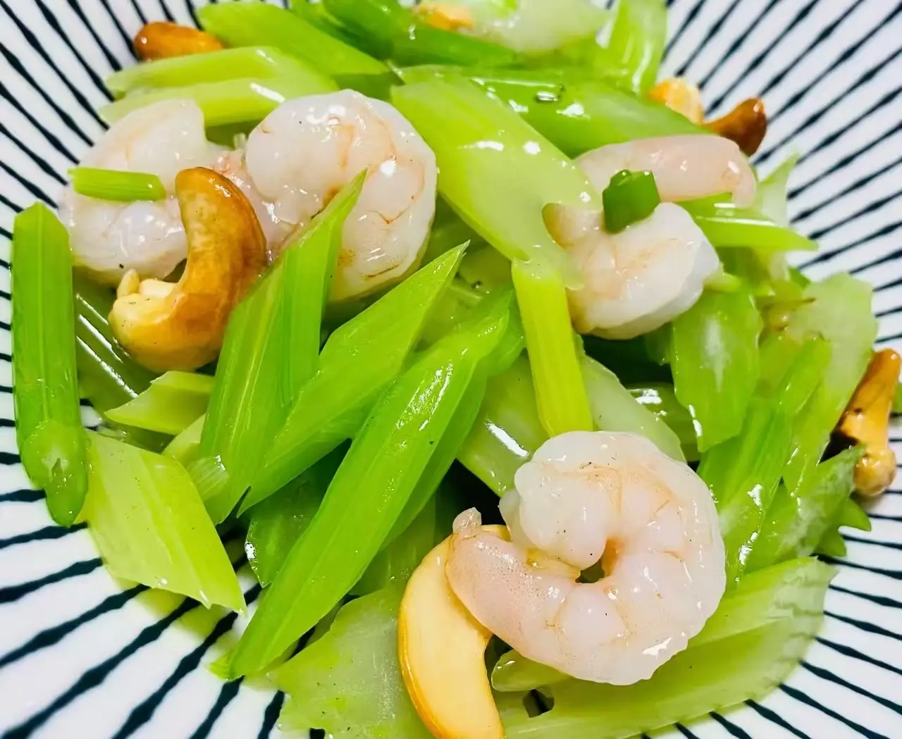 5种对皮肤好的食物推荐：苦瓜、折耳根等，女人常吃皮肤细腻有光泽  第3张