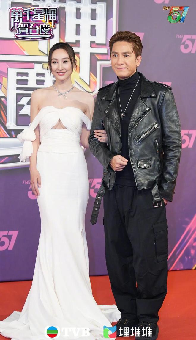 TVB57周年台庆晚会：金色舞衣与传统舞蹈道具的视觉盛宴  第14张