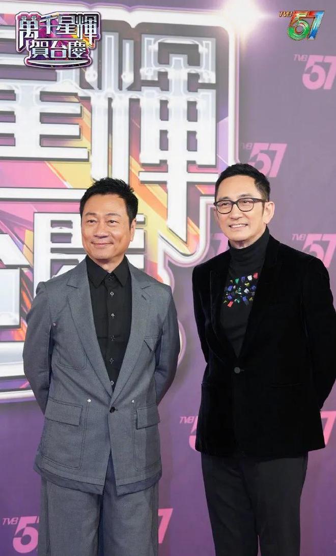 TVB57周年台庆晚会：金色舞衣与传统舞蹈道具的视觉盛宴  第18张