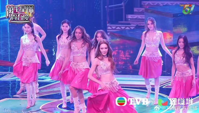 TVB57周年台庆晚会：金色舞衣与传统舞蹈道具的视觉盛宴  第6张