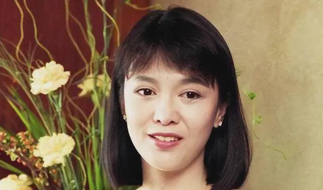 发哥与Do姐郑裕玲：荧屏情侣的真情投入与经典合作  第8张