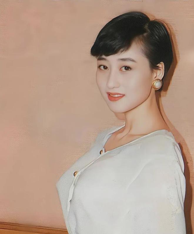 利智：50年难得一遇的绝色女星，与成龙、何鸿燊、李连杰的传奇情史  第1张