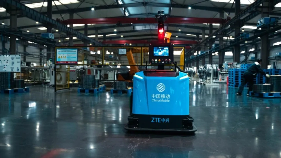 探访辽宁本溪智能工厂：5G网络下的机器人与自动化生产线  第1张