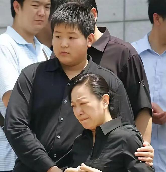 罗京葬礼悲情落幕，妻子刘继红七年后改嫁富豪，23年相濡以沫成空？  第8张