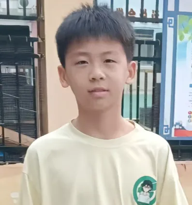 13岁男孩上学途中失踪，桥边发现书包，父亲透露每天凌晨3点起床背书  第1张