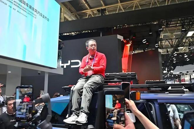 周鸿祎首部短剧重燃人生之隐世黑客惊艳全球上线，再现向佐经典动作引热议  第3张