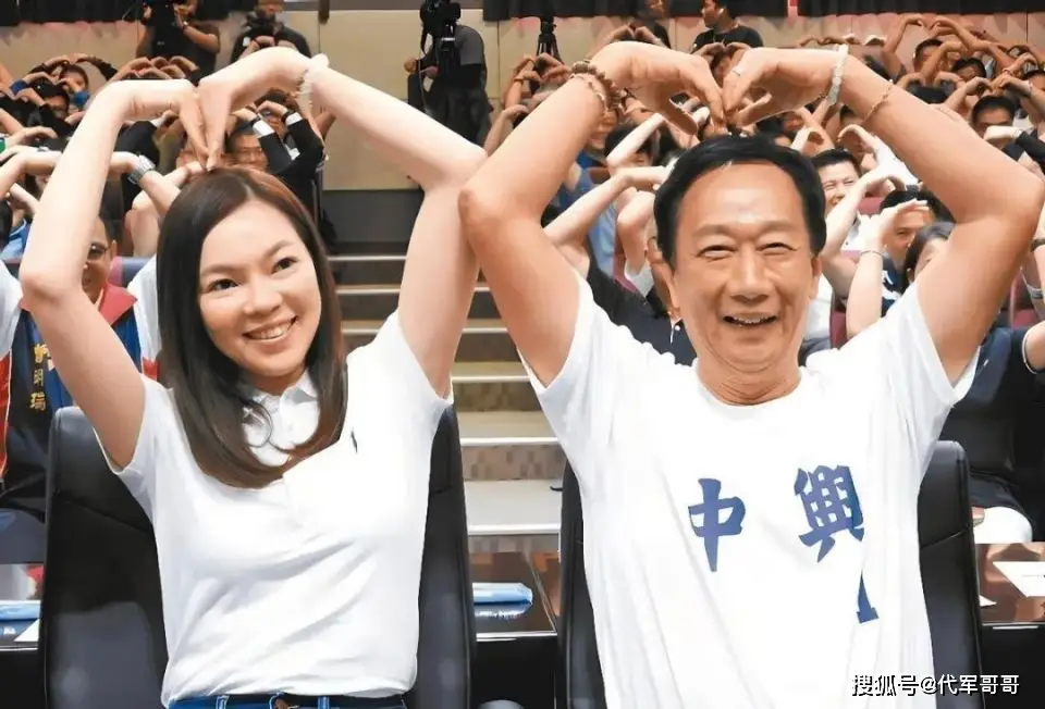 曾馨莹与郭台铭的传奇爱情：从芭蕾舞者到豪门阔太的华丽转身  第2张