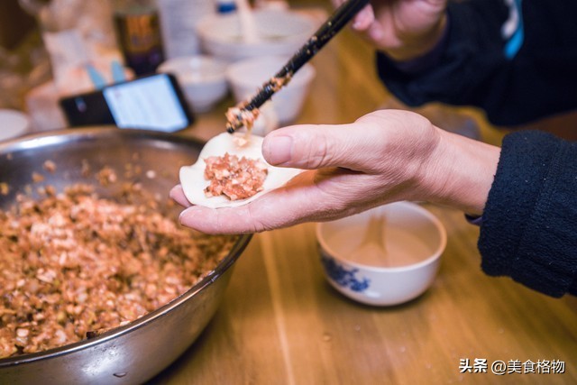 冬季北方美食首选：酸菜猪肉水饺，解腻又养生  第11张