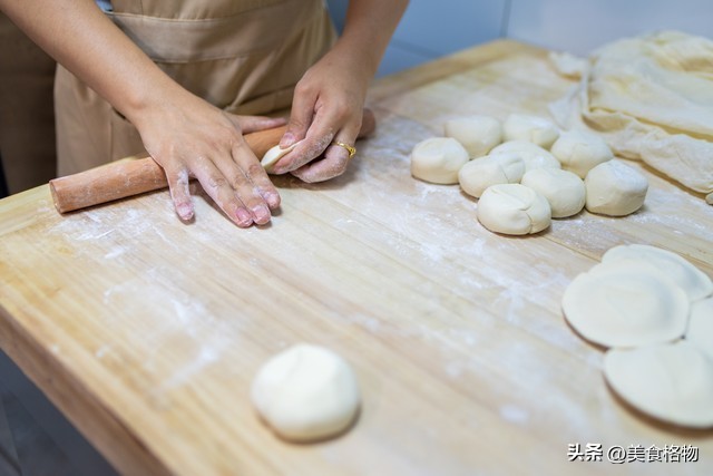 冬季北方美食首选：酸菜猪肉水饺，解腻又养生  第4张