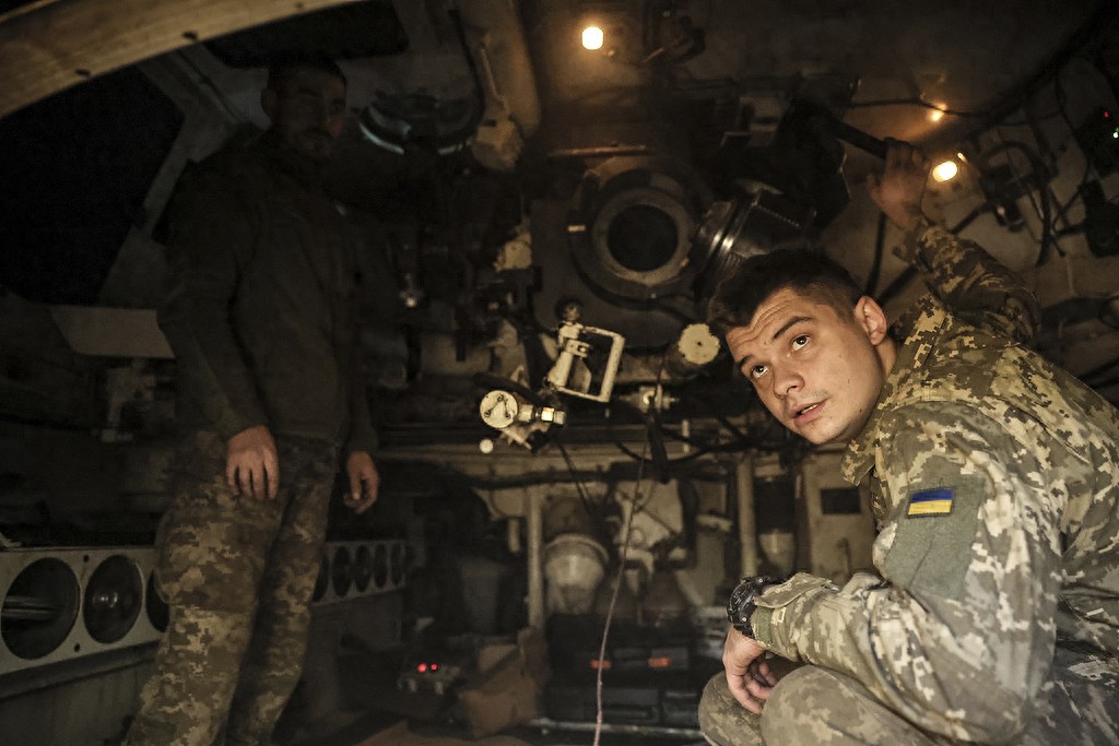 美国敦促乌克兰降低征兵年龄至18岁以应对兵力短缺危机  第1张