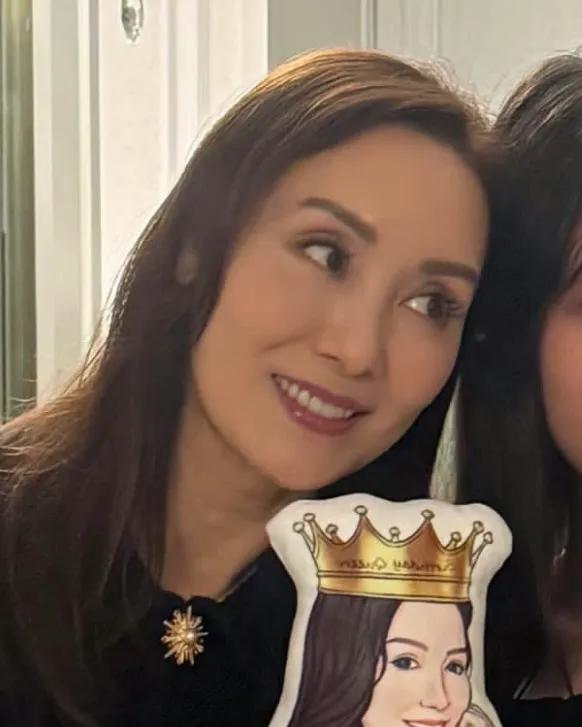 郭可盈55岁生日，女儿林天若晒照庆生，母女同框颜值爆表  第3张