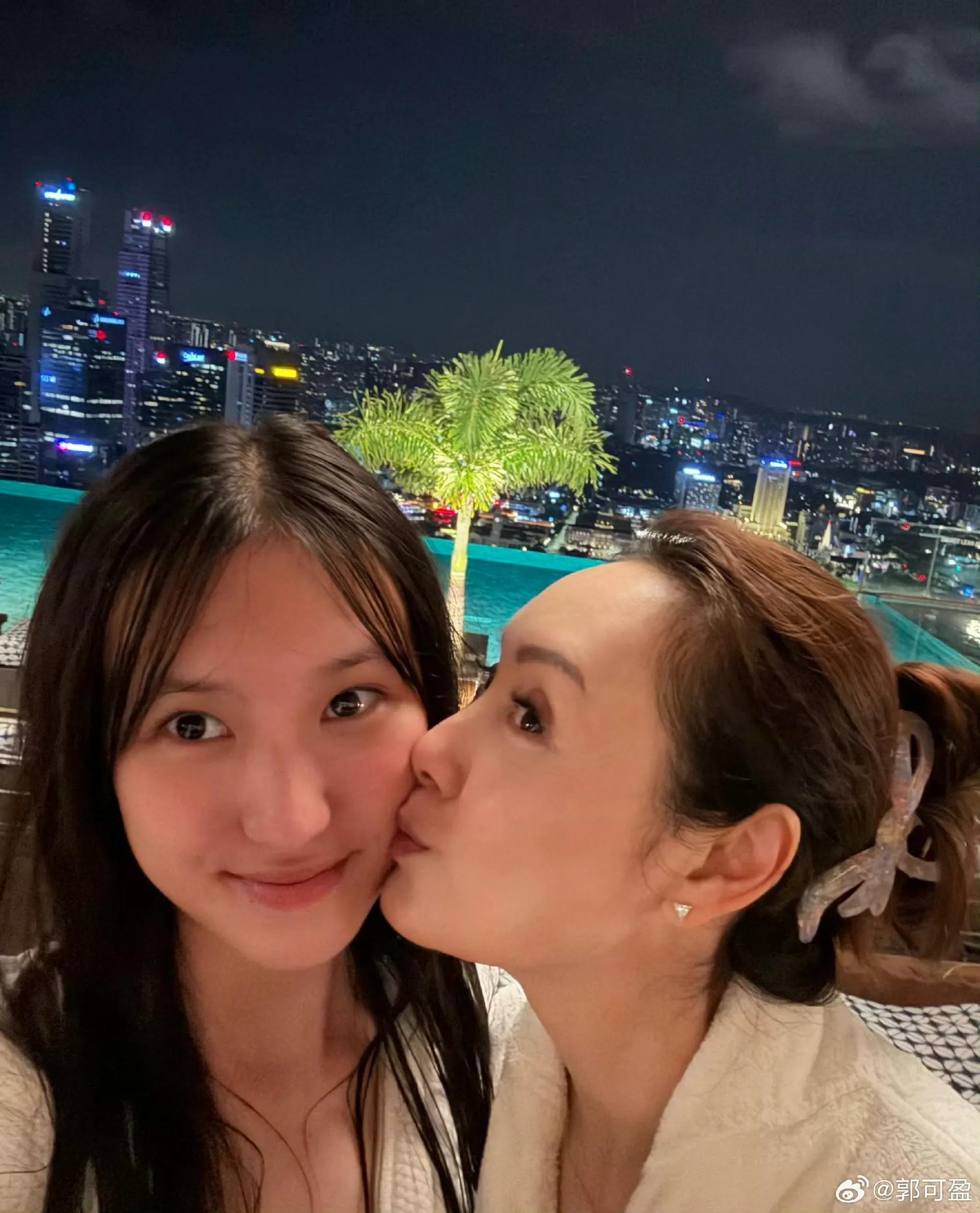 郭可盈55岁生日，女儿林天若晒照庆生，母女同框颜值爆表  第4张