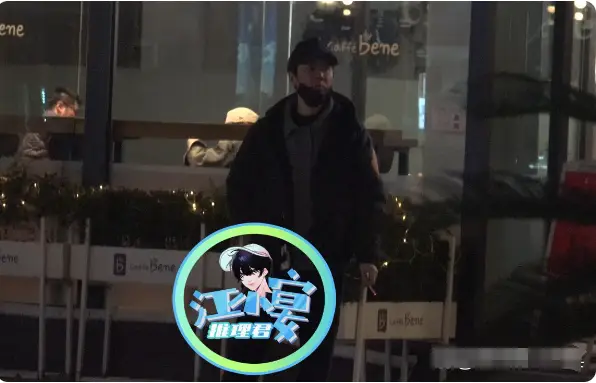 冯绍峰新剧宣传引热议，街头偶遇疑似新恋情曝光  第3张