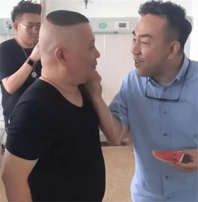 杨老五直播间讽刺郭德纲事件：相声界风波背后的真相揭秘  第5张
