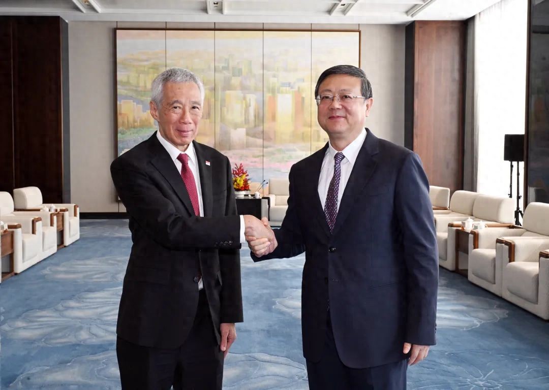 上海市委书记陈吉宁会见新加坡国务资政李显龙，共商中新全方位高质量伙伴关系发展  第1张