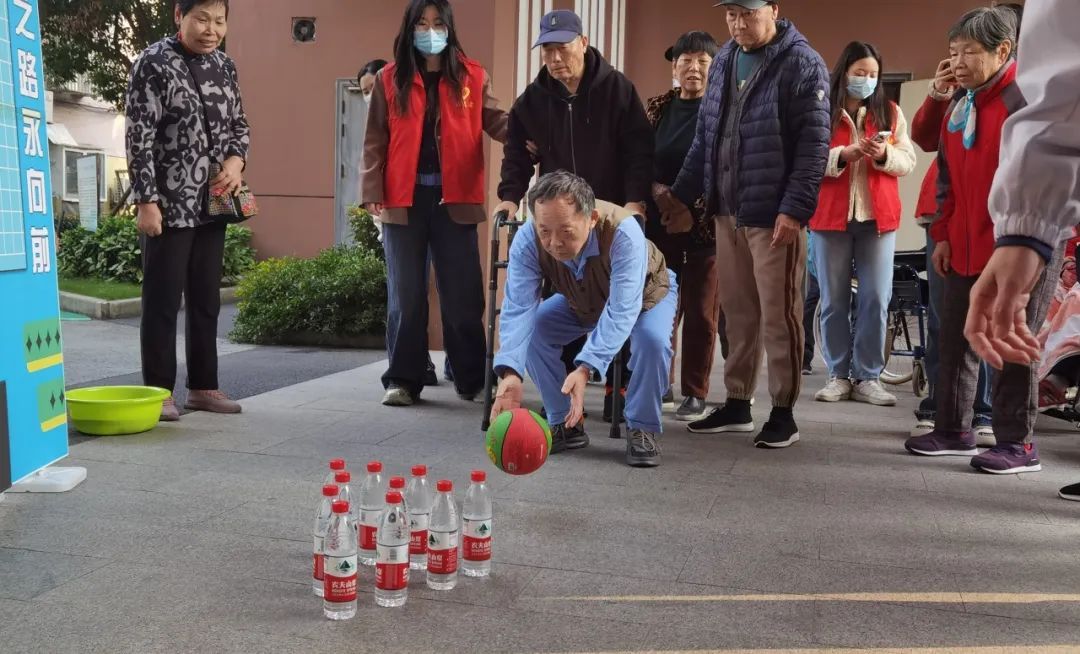 宝山区友谊幸福里养老院举办反诈运动会，提升老年人防骗意识  第5张