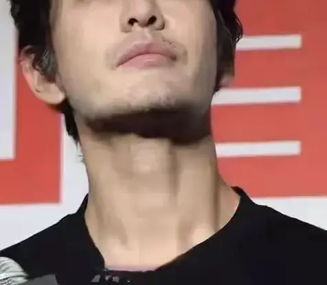 黄晓明删除与叶珂官宣恋情文案引热议，电影票房不佳成导火索  第6张