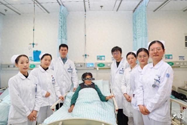 突发肺动脉栓塞：医院走廊紧急救援，医护团队接力救治转危为安  第1张