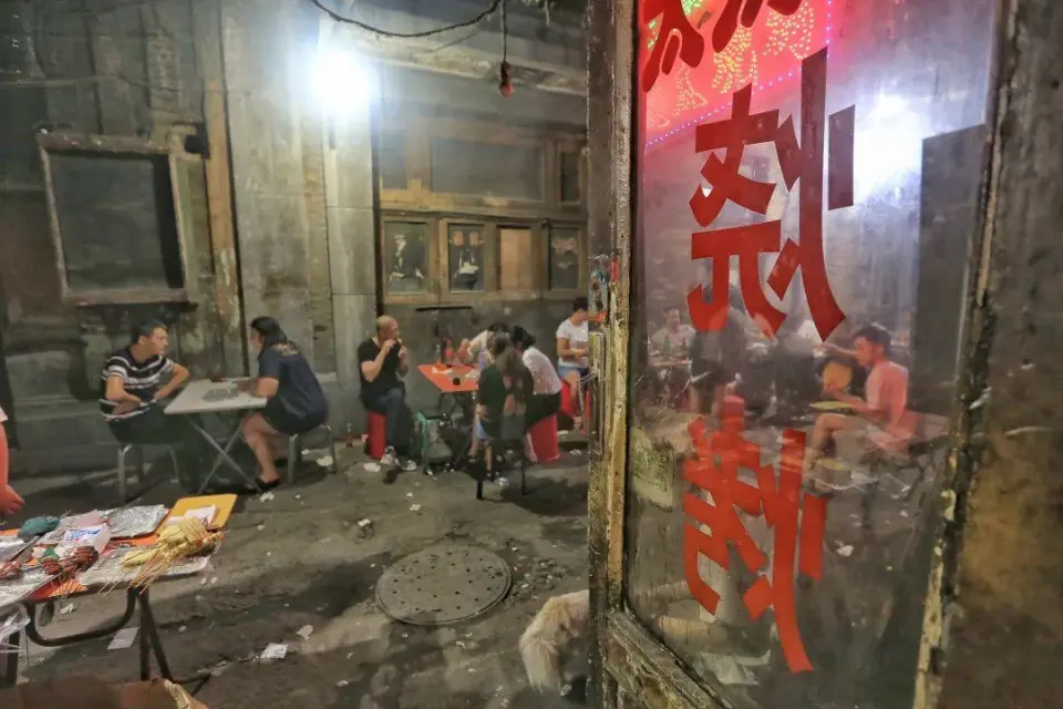 东北医生周末饭局：医院对面的烧烤与友情重逢  第1张