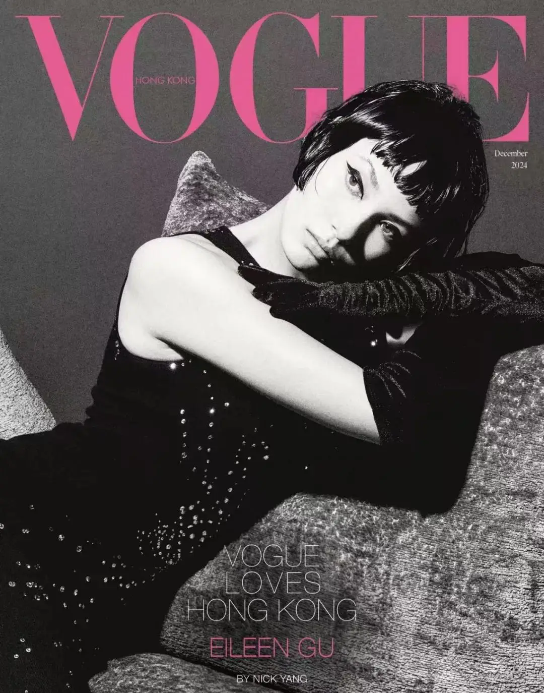 港版VOGUE五周年庆典：范冰冰惊艳亮相，挑战立体黑色礼服展现独特魅力  第4张