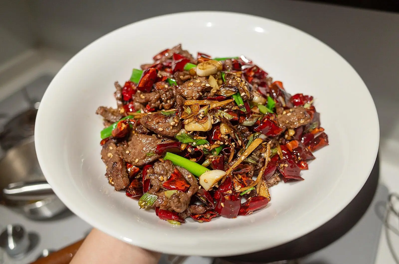 干煸牛肉与莴苣炒牛肉的完美结合：家常美味做法大公开  第1张