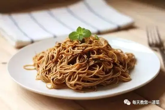 尝试不一样的拌面：葱油拌面和芝香拌面，简单做法让你回味无穷  第1张