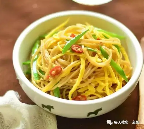 尝试不一样的拌面：葱油拌面和芝香拌面，简单做法让你回味无穷  第2张