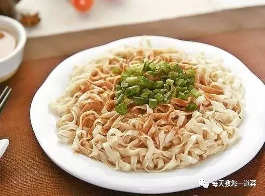 尝试不一样的拌面：葱油拌面和芝香拌面，简单做法让你回味无穷  第7张