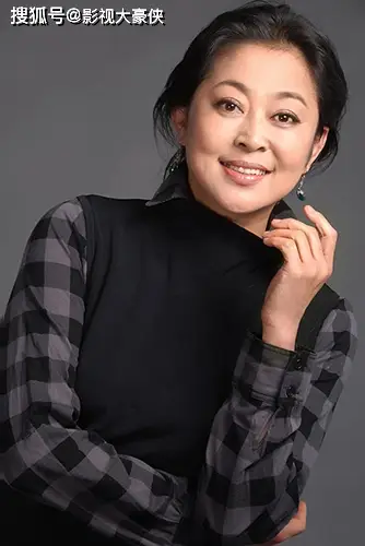 倪萍感情经历揭秘：5段感情3段婚姻，从青涩到成熟的人生旅程  第2张