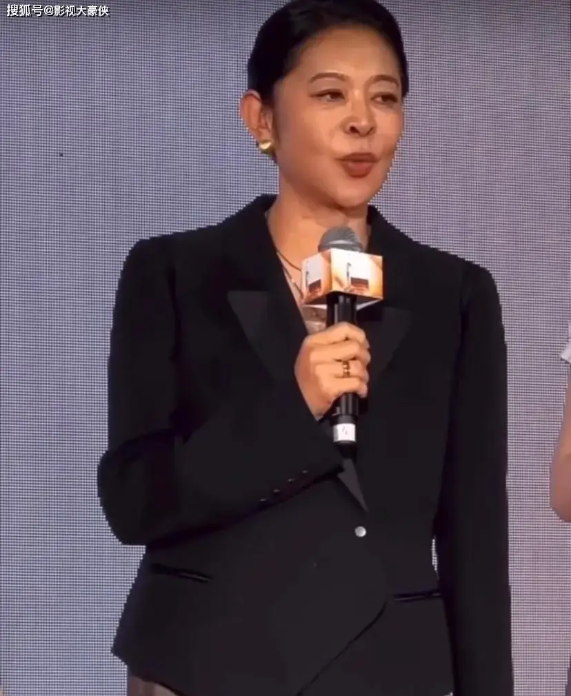 倪萍感情经历揭秘：5段感情3段婚姻，从青涩到成熟的人生旅程  第5张
