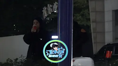 冯绍峰新恋情曝光，神秘美女身份引热议，周麟嘉光速辟谣  第2张