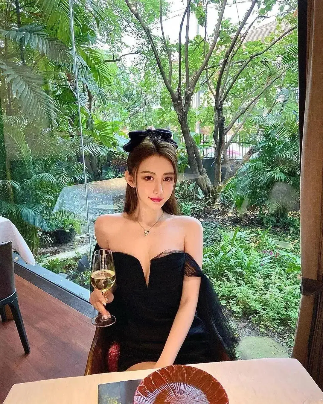 冯绍峰新恋情曝光，神秘美女身份引热议，周麟嘉光速辟谣  第5张