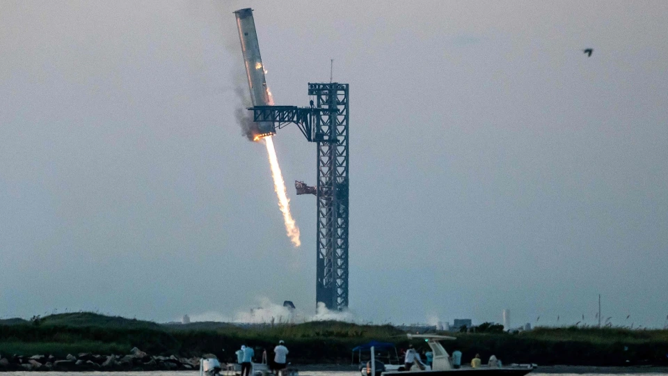 SpaceX星舰第六次试飞：猛禽发动机太空重启，重返月球殖民火星再近一步  第1张